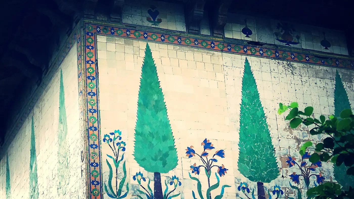 Art of Cypress tree on Tomb of Sharf ul Nisa