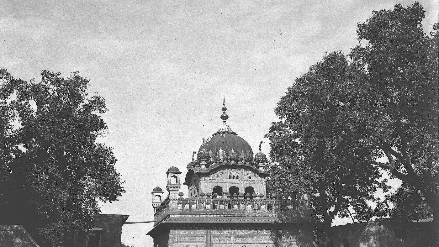 Photograph of Gurdwara Dera Sahib in Lahore, India (now Pakistan), circa