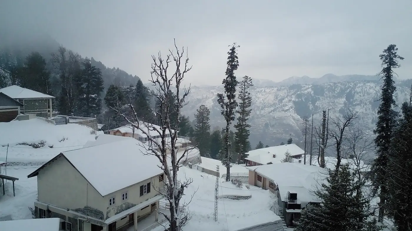 Jheeka Gali Murree Pakistan in Winter, Jhika Gali
