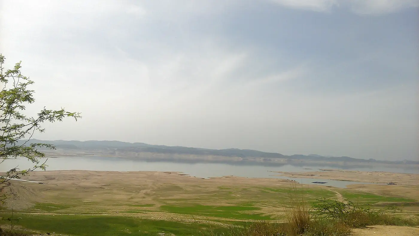 Mangla Dam Lake , Pakistan
