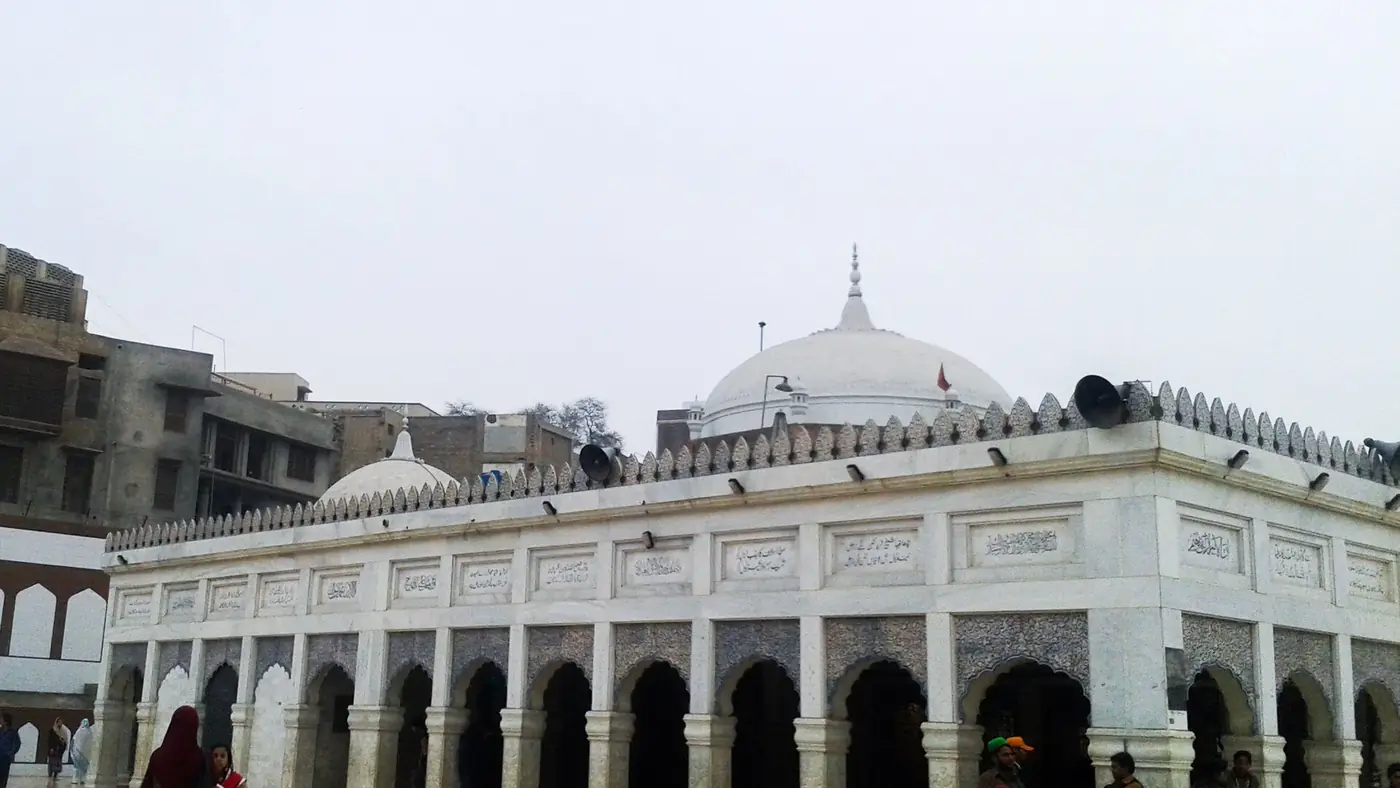 Darbar Hazrat Baba Farid ud Deen Ganj Shakar Rahmatullah Alaih - panoramio, Pakpattan