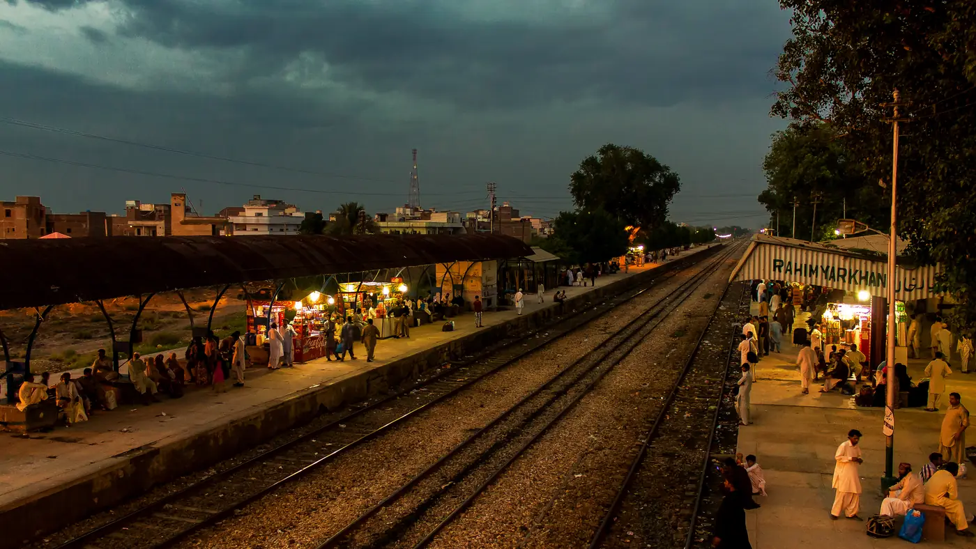 Railway station platforms - Rahim Yar Khan railway station