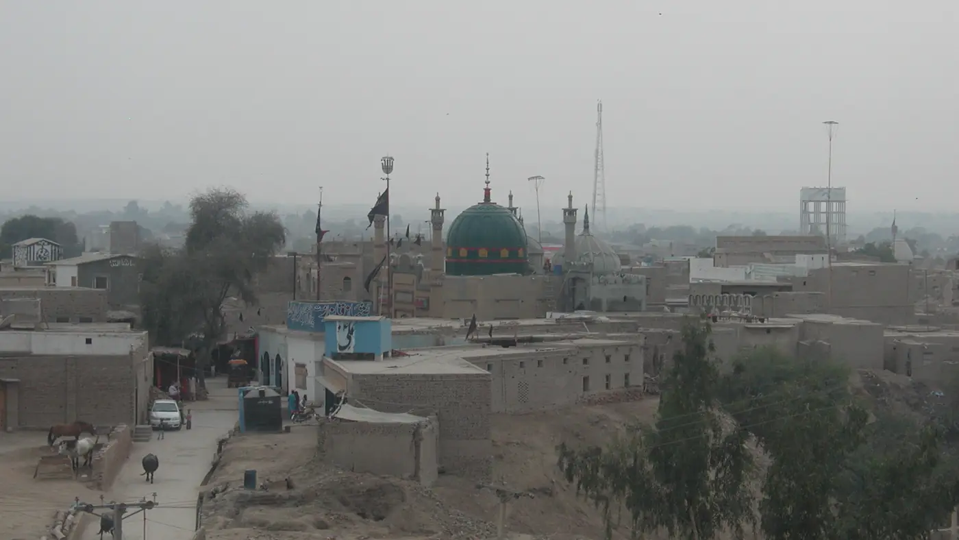 Spinning a story or a miracle in Sehwan Sharif - Shrine of Lal Shahbaz Qalandar