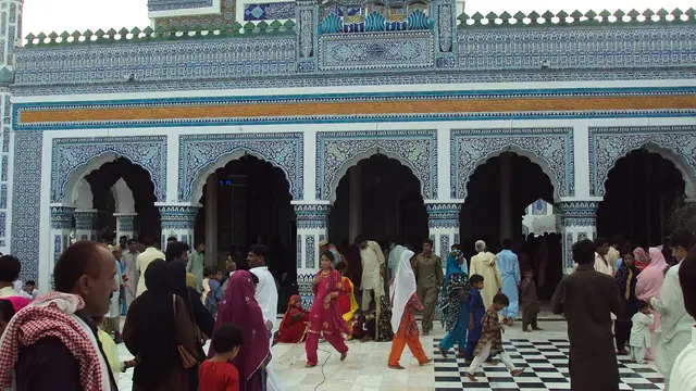 Bhit Shah photos of tomb of Bhaitie