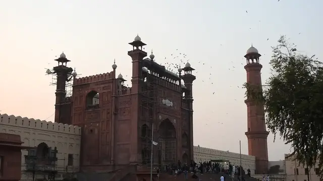 Badshahi Mosque in Lahore , Pakistan