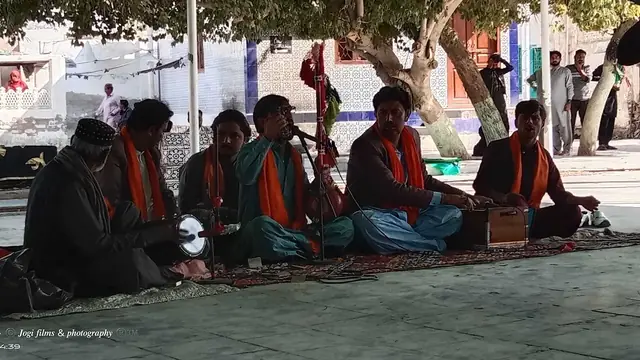 Folk singers at Sachal Sarmast Shrine