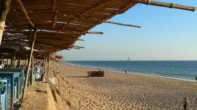 Manora Beach, Sandspit