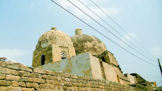 Tomb of Shah Ali Akbar and nearby mosque